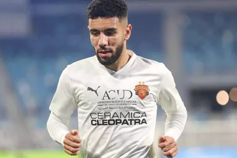 وكيله: قندوسي لا يمانع الانضمام إلى الزمالك.. وليس هناك اتفاق بين الأهلي وسيراميكا